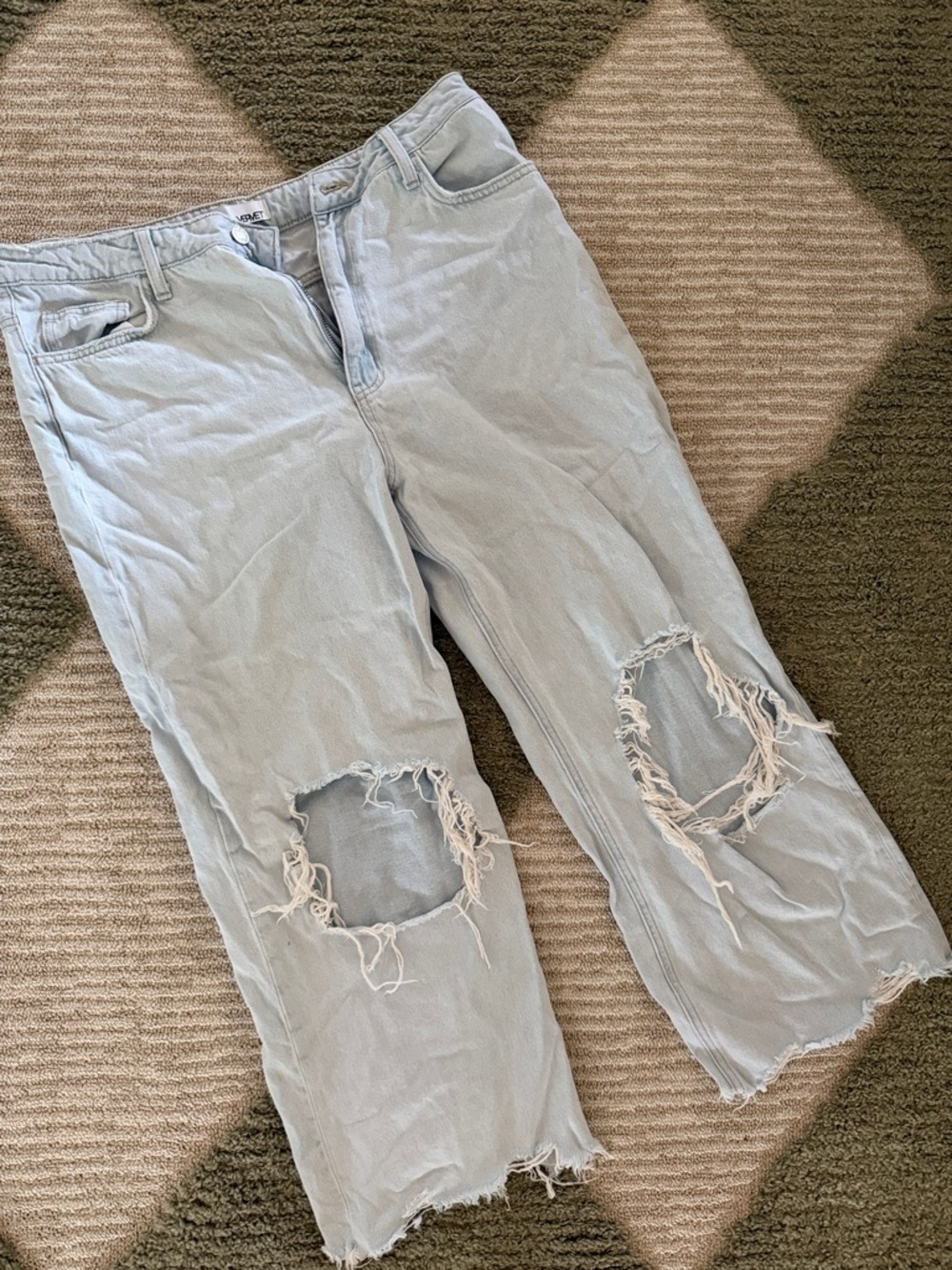 Light Wash Distressed Cropped Jeans - Women